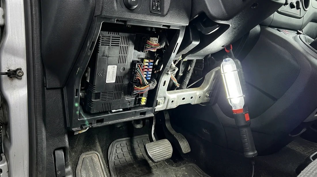 Emplacement exact du boîtier BSI sur un Citroën Berlingo 2